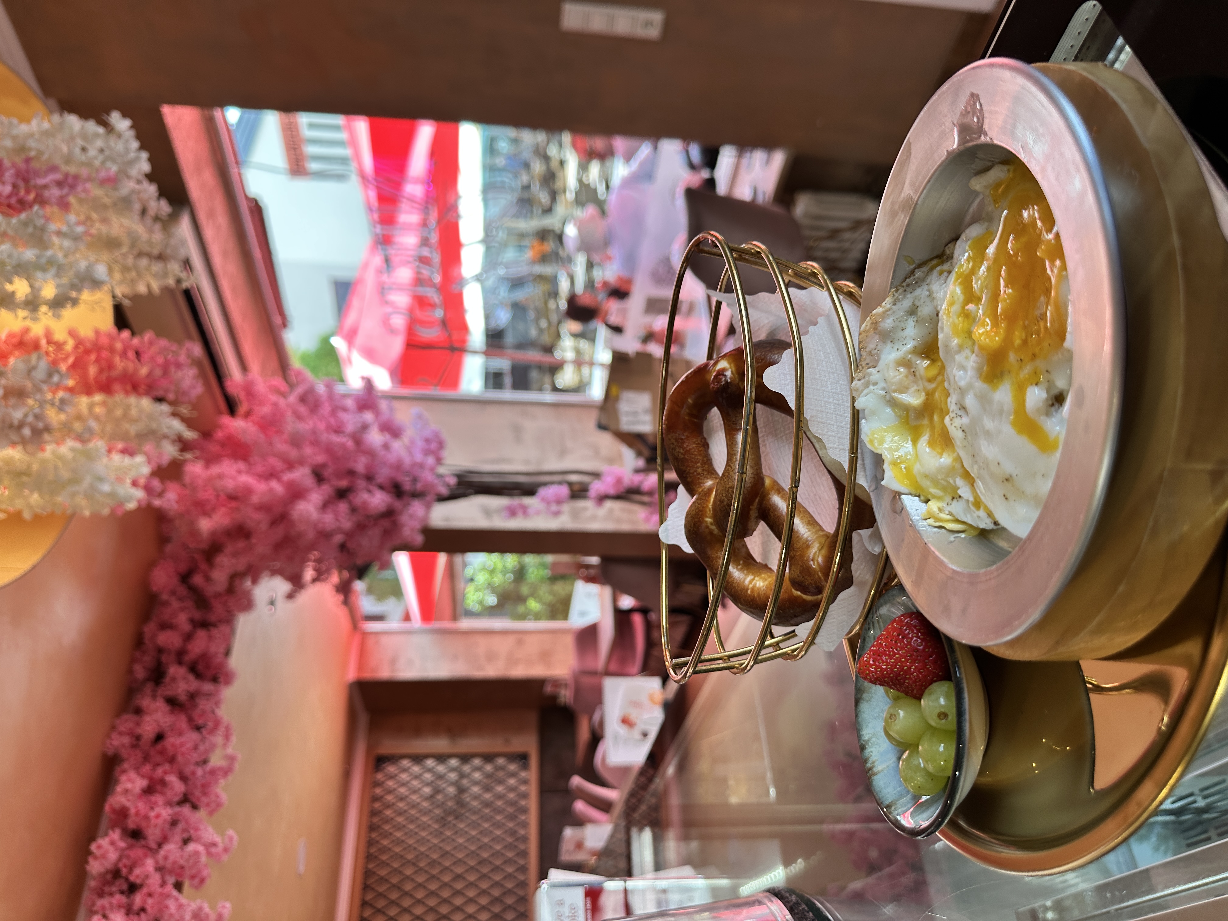 Frühstück im Niki's Café Offenburg auf dem Marktplatz