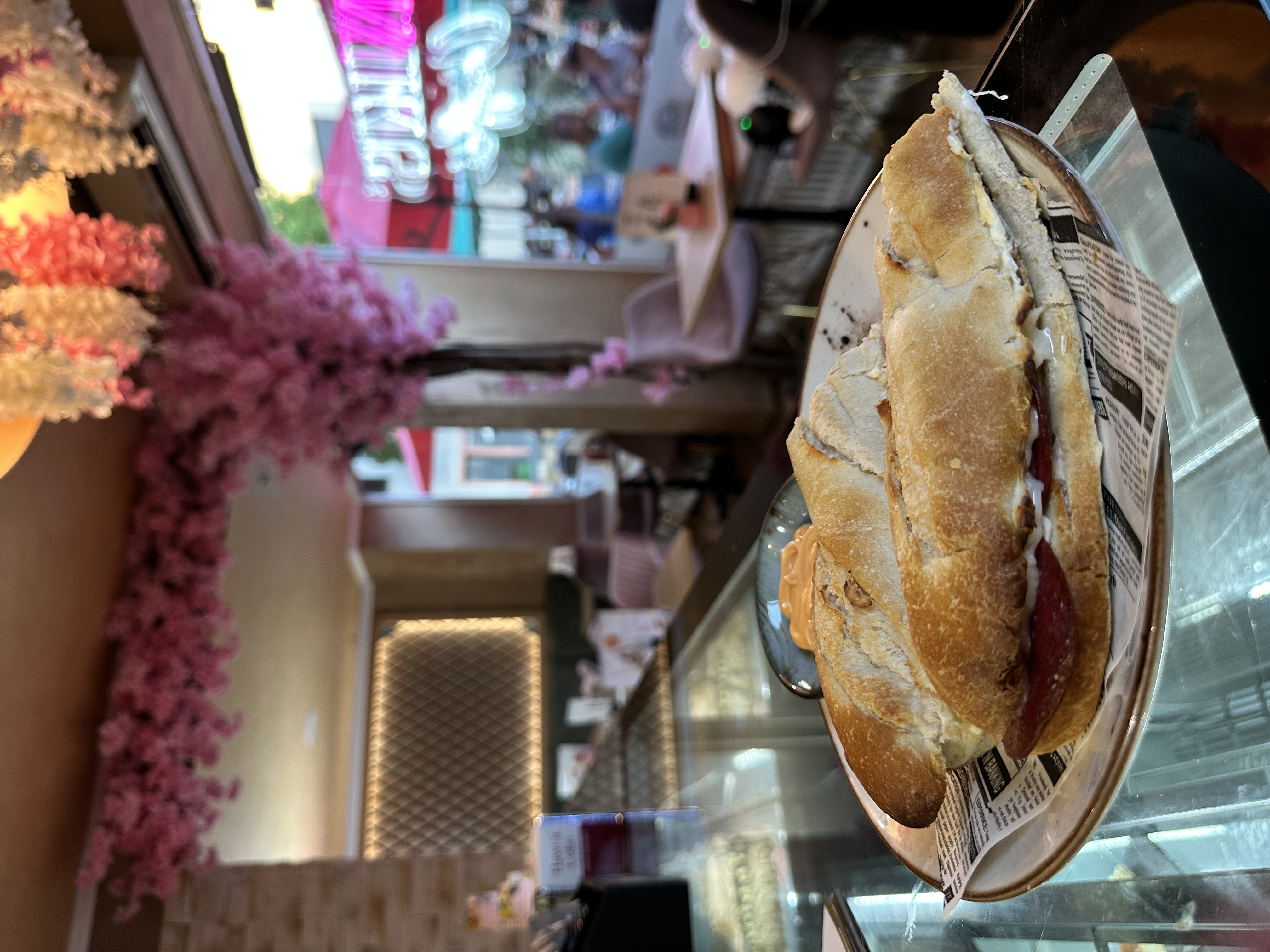 Überbackene Baguettes im Niki's Café Offenburg auf dem Marktplatz