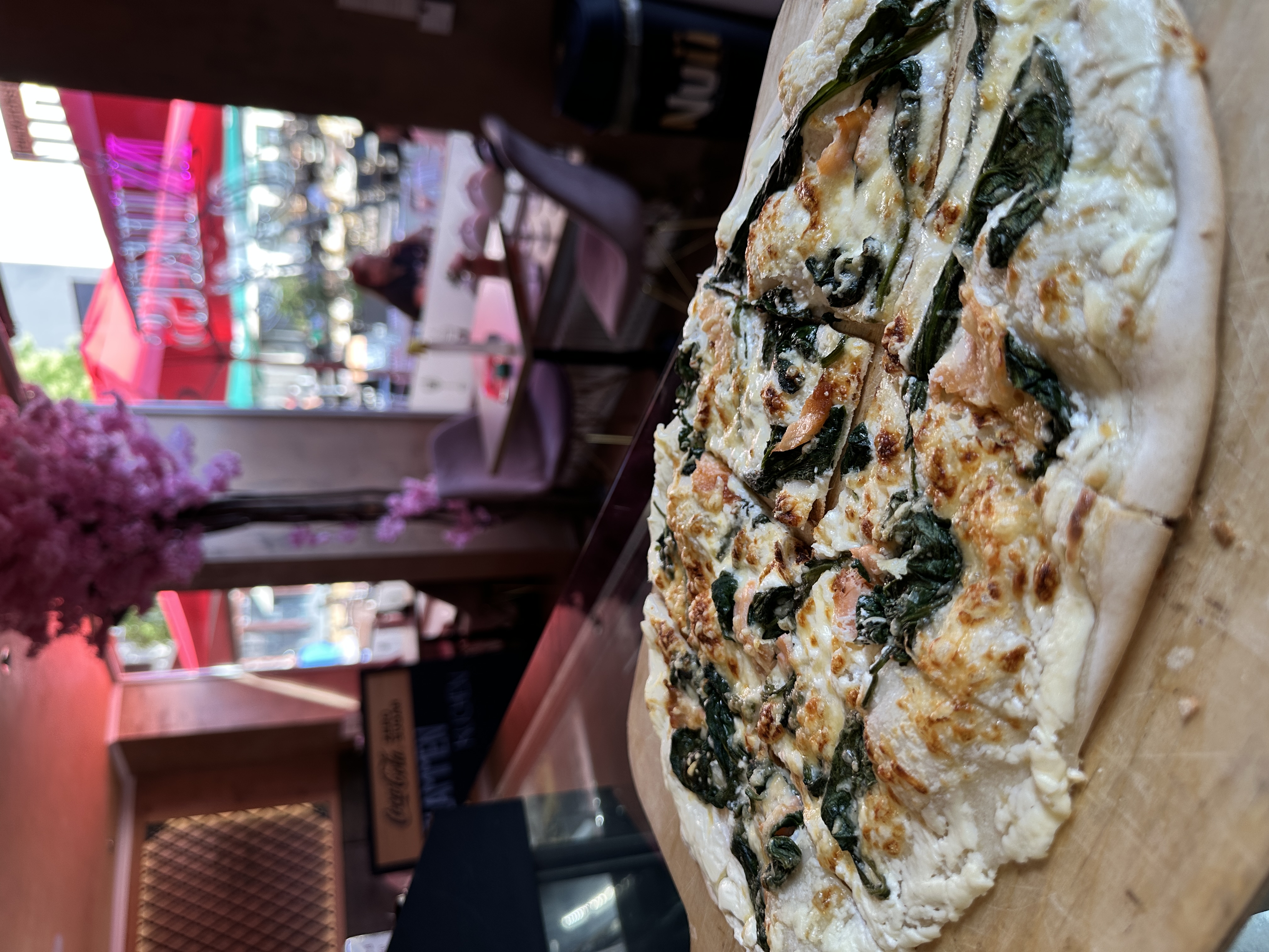Badische Flammenkuchen im Niki's Café Offenburg auf dem Marktplatz